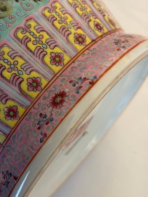 Eight Chinese famille rose vases, Qianlong and Jing De Zhen 景德鎮 marks, 20th C. — photo 61