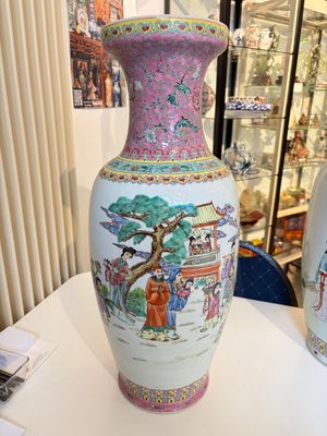 Eight Chinese famille rose vases, Qianlong and Jing De Zhen 景德鎮 marks, 20th C. — photo 64