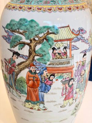 Eight Chinese famille rose vases, Qianlong and Jing De Zhen 景德鎮 marks, 20th C. — photo 68