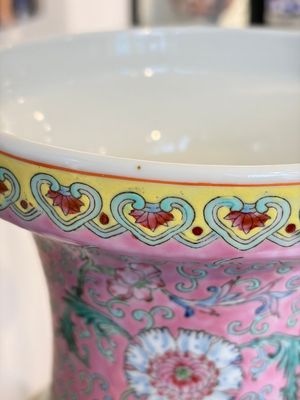 Eight Chinese famille rose vases, Qianlong and Jing De Zhen 景德鎮 marks, 20th C. — photo 74