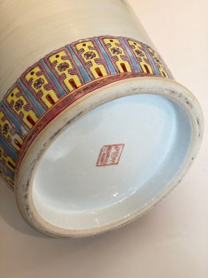 Eight Chinese famille rose vases, Qianlong and Jing De Zhen 景德鎮 marks, 20th C. — photo 76