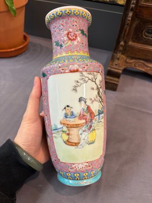 Eight Chinese famille rose vases, Qianlong and Jing De Zhen 景德鎮 marks, 20th C. — photo 10