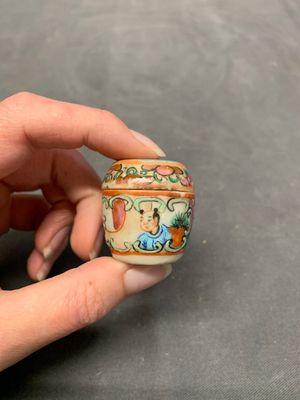 Eight Chinese famille rose wares, 19/20th C. — photo 23