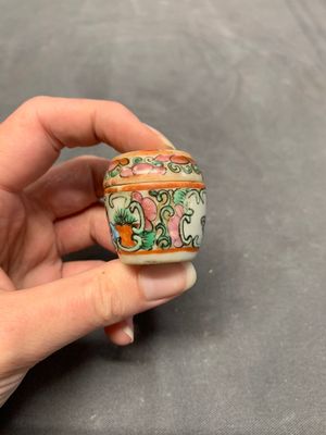 Eight Chinese famille rose wares, 19/20th C. — photo 24