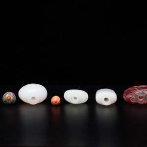 Eight Chinese glass snuff bottles, 19/20th C. — 照片 8