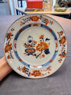 Eight Chinese Imari-style 'flower basket' plates, Yongzheng — photo 1