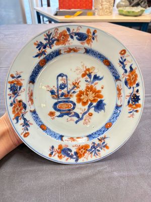 Eight Chinese Imari-style 'flower basket' plates, Yongzheng — photo 11