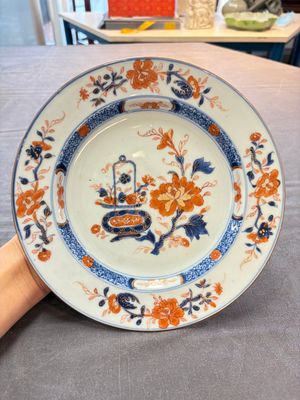 Eight Chinese Imari-style 'flower basket' plates, Yongzheng — photo 15