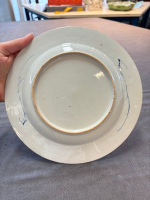 Eight Chinese Imari-style 'flower basket' plates, Yongzheng — photo 4