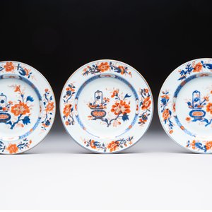 Eight Chinese Imari-style 'flower basket' plates, Yongzheng — photo 4