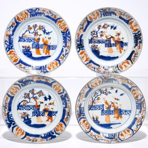 Eight Chinese Imari-style plates with figures in a garden, Kangxi/Yongzheng — 照片 4