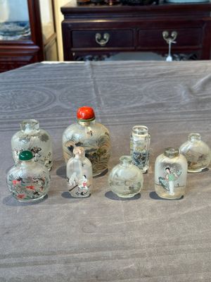Eight Chinese inside-painted glass snuff bottles, signed Tang Zichuan 湯子川 and Ye Zhongzhi 葉仲芝, 20th C. — foto 1