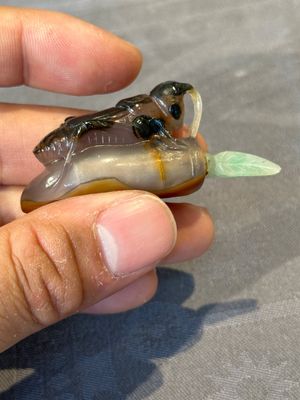 Eight Chinese jade, glass, agate and smoky quartz snuff bottles, 19/20th C. — foto 11