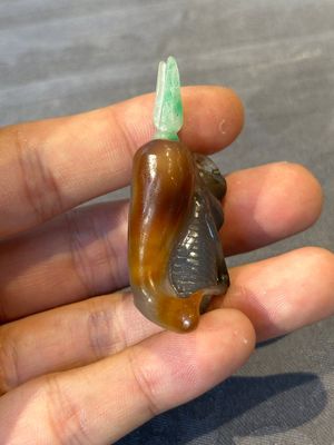 Eight Chinese jade, glass, agate and smoky quartz snuff bottles, 19/20th C. — foto 13