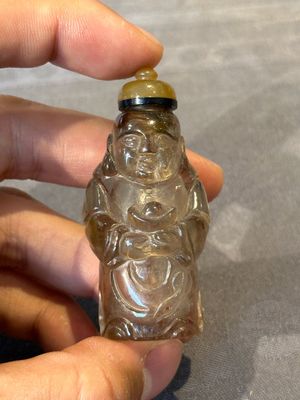 Eight Chinese jade, glass, agate and smoky quartz snuff bottles, 19/20th C. — foto 2