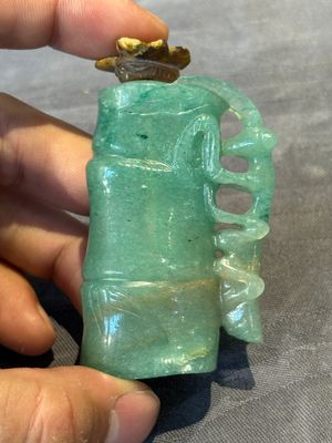 Eight Chinese jade, glass, agate and smoky quartz snuff bottles, 19/20th C. — foto 24