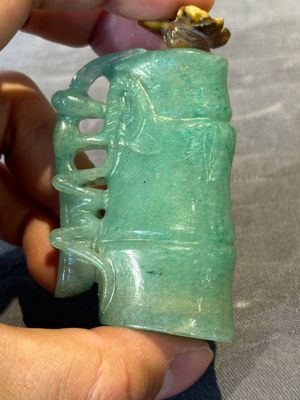 Eight Chinese jade, glass, agate and smoky quartz snuff bottles, 19/20th C. — foto 25