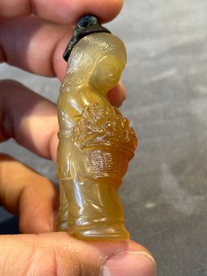 Eight Chinese jade, glass, agate and smoky quartz snuff bottles, 19/20th C. — foto 32