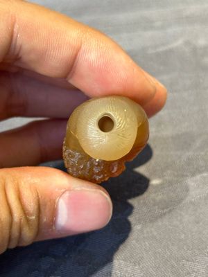 Eight Chinese jade, glass, agate and smoky quartz snuff bottles, 19/20th C. — foto 34