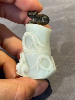 Eight Chinese jade, glass, agate and smoky quartz snuff bottles, 19/20th C. — foto 40