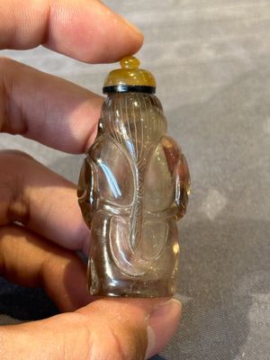 Eight Chinese jade, glass, agate and smoky quartz snuff bottles, 19/20th C. — foto 4