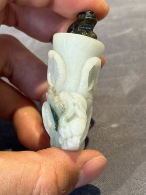 Eight Chinese jade, glass, agate and smoky quartz snuff bottles, 19/20th C. — foto 41