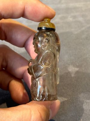 Eight Chinese jade, glass, agate and smoky quartz snuff bottles, 19/20th C. — foto 5
