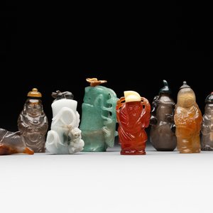 Eight Chinese jade, glass, agate and smoky quartz snuff bottles, 19/20th C. — foto 1