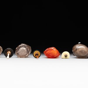 Eight Chinese jade, glass, agate and smoky quartz snuff bottles, 19/20th C. — foto 7