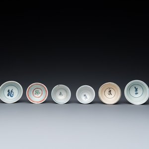 Eight Chinese mostly blue and white wine and tea cups, Ming — 照片 7