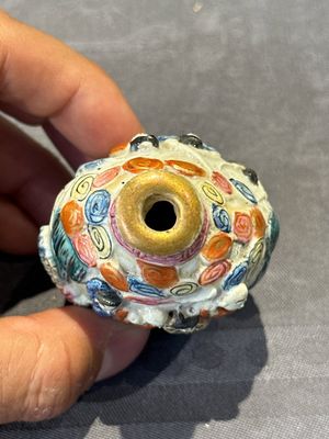 Eight Chinese moulded famille rose snuff bottles, Qianlong mark, 19th C. — foto 20