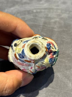 Eight Chinese moulded famille rose snuff bottles, Qianlong mark, 19th C. — foto 51