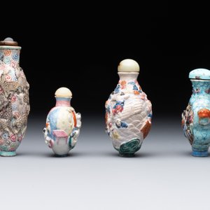 Eight Chinese moulded famille rose snuff bottles, Qianlong mark, 19th C. — foto 11
