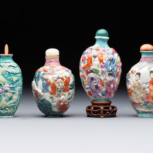 Eight Chinese moulded famille rose snuff bottles, Qianlong mark, 19th C. — foto 2