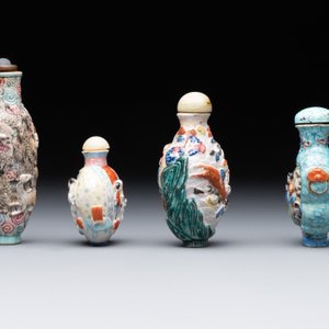 Eight Chinese moulded famille rose snuff bottles, Qianlong mark, 19th C. — foto 9