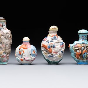 Eight Chinese moulded famille rose snuff bottles, Qianlong mark, 19th C. — foto 10