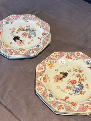 Eight Chinese octagonal famille rose 'rooster' plates, Qianlong — 照片 1