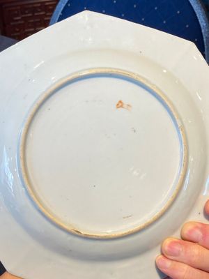 Eight Chinese octagonal famille rose 'rooster' plates, Qianlong — 照片 4