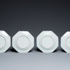 Eight Chinese octagonal famille rose 'rooster' plates, Qianlong — 照片 3