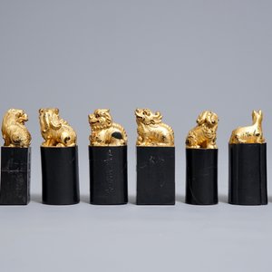 Eight Chinese parcel-gilt ink stones shaped as seals in display box, 18/19th C. — 照片 6