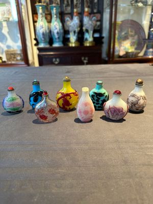 Eight Chinese Peking glass snuff bottles, Qianlong mark, 19/20th C. — photo 1