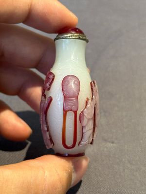 Eight Chinese Peking glass snuff bottles, Qianlong mark, 19/20th C. — photo 11