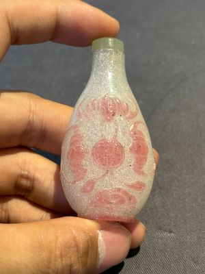 Eight Chinese Peking glass snuff bottles, Qianlong mark, 19/20th C. — photo 26