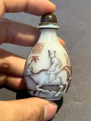 Eight Chinese Peking glass snuff bottles, Qianlong mark, 19/20th C. — photo 34
