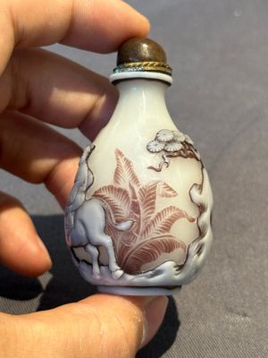 Eight Chinese Peking glass snuff bottles, Qianlong mark, 19/20th C. — photo 38