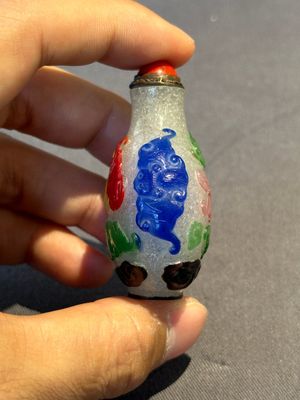 Eight Chinese Peking glass snuff bottles, Qianlong mark, 19/20th C. — photo 5