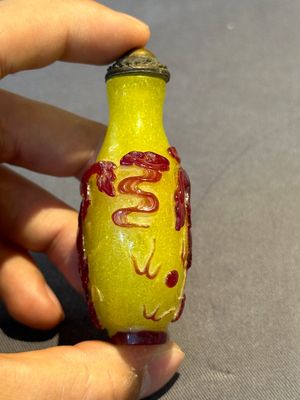 Eight Chinese Peking glass snuff bottles, Qianlong mark, 19/20th C. — photo 52