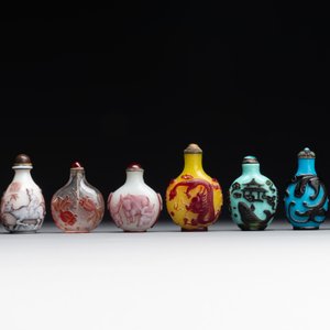 Eight Chinese Peking glass snuff bottles, Qianlong mark, 19/20th C. — photo 2