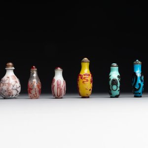Eight Chinese Peking glass snuff bottles, Qianlong mark, 19/20th C. — photo 3