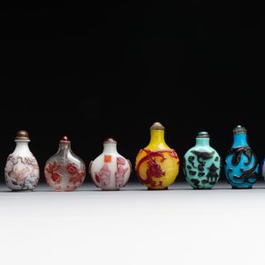Eight Chinese Peking glass snuff bottles, Qianlong mark, 19/20th C. — photo 4